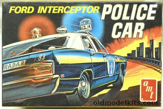 AMT 1/25 Ford Interceptor Police Car 1970 Ford LTD Four Door Sedan, T227-225 plastic model kit